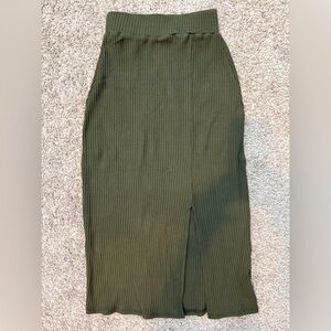 Elegant Olive Ribbed Pencil Skirt